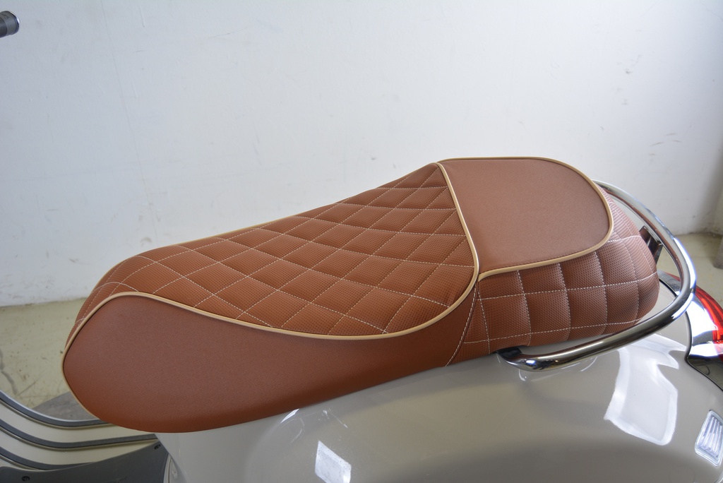 Sitzbank Quellagio Evo Duo Elegante Braun mit Beigen Keder und Nähten