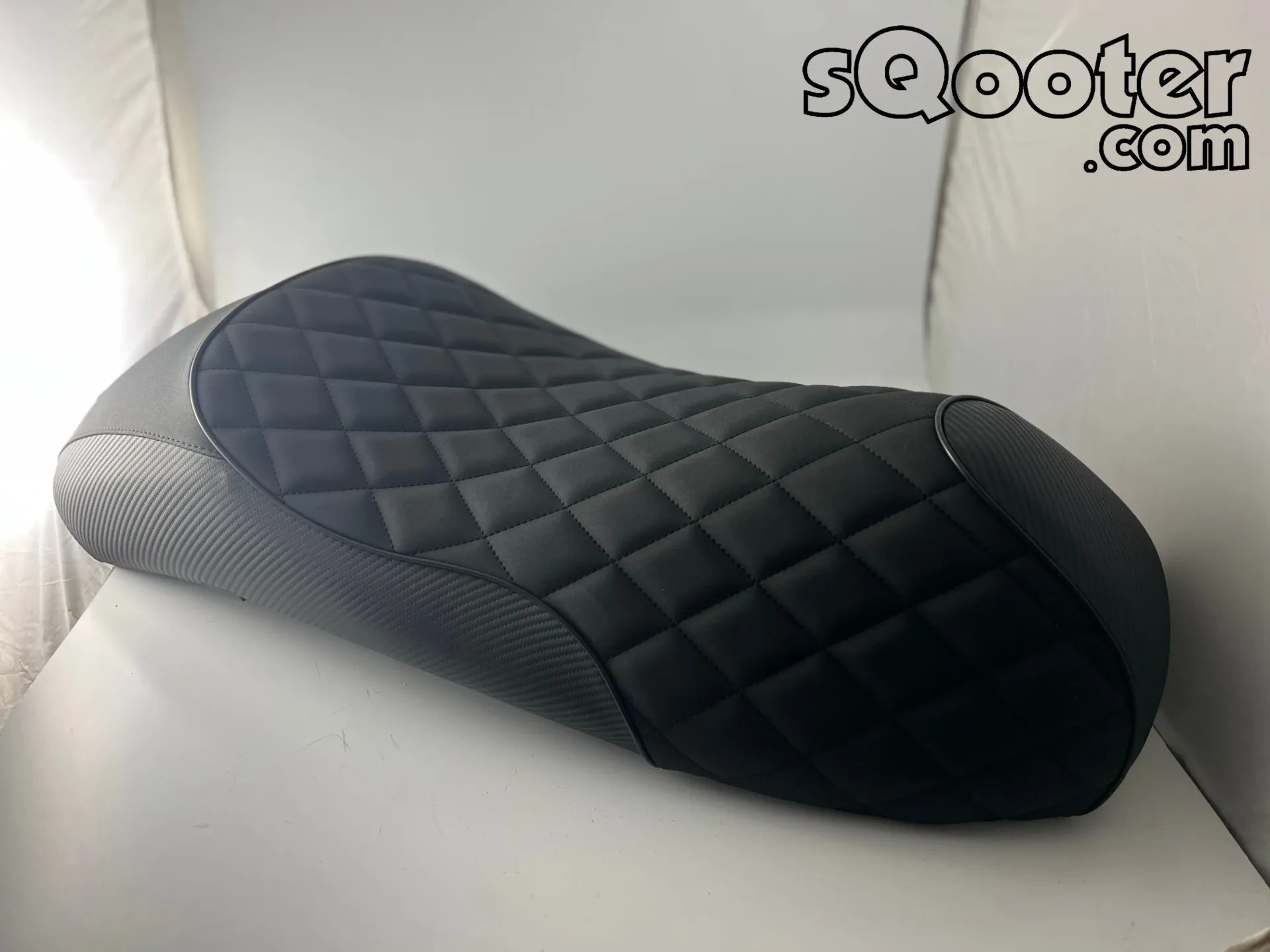 Sportsitzbank MonoEvo Carbon "GTS Design" für Vespa GTS 125/250/300