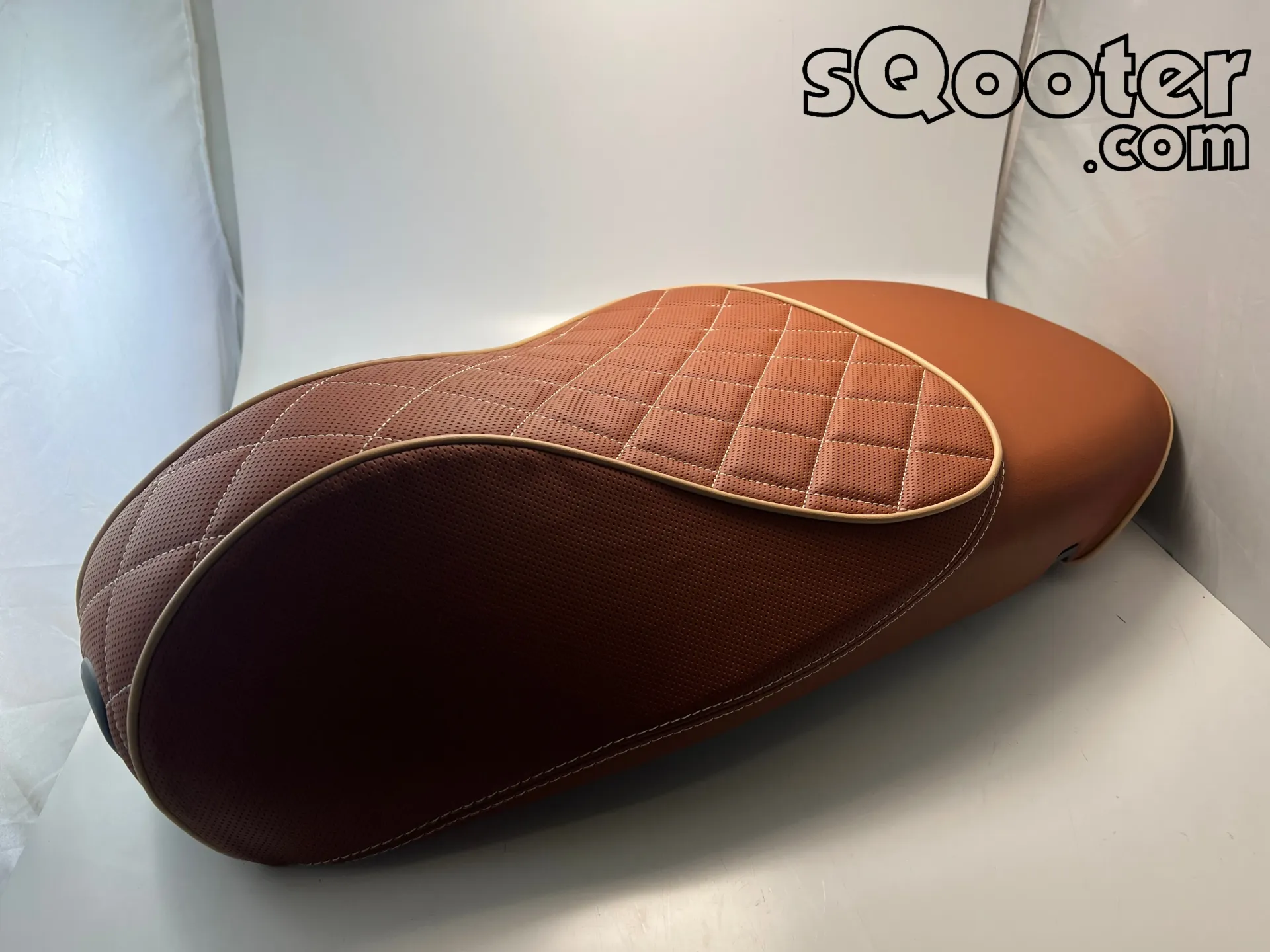 Sitzbank Evo Duo Elegante Braun mit Beigen Keder und Nähten für Primavera 50/125
