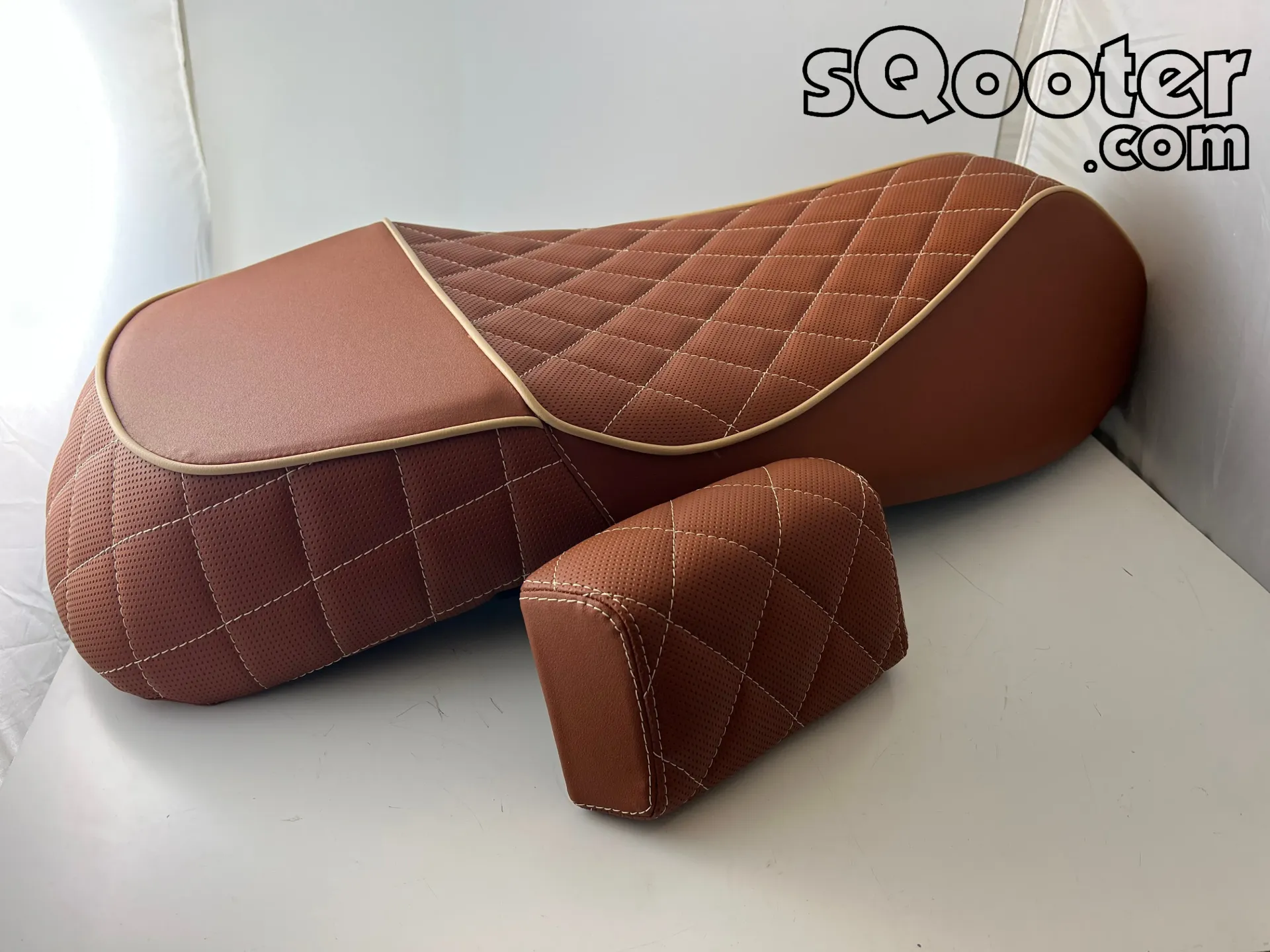 Set Sitzbank Quellagio Evo Duo Elegante Braun mit Beigen Keder und Nähten + Polsterung für Topcase