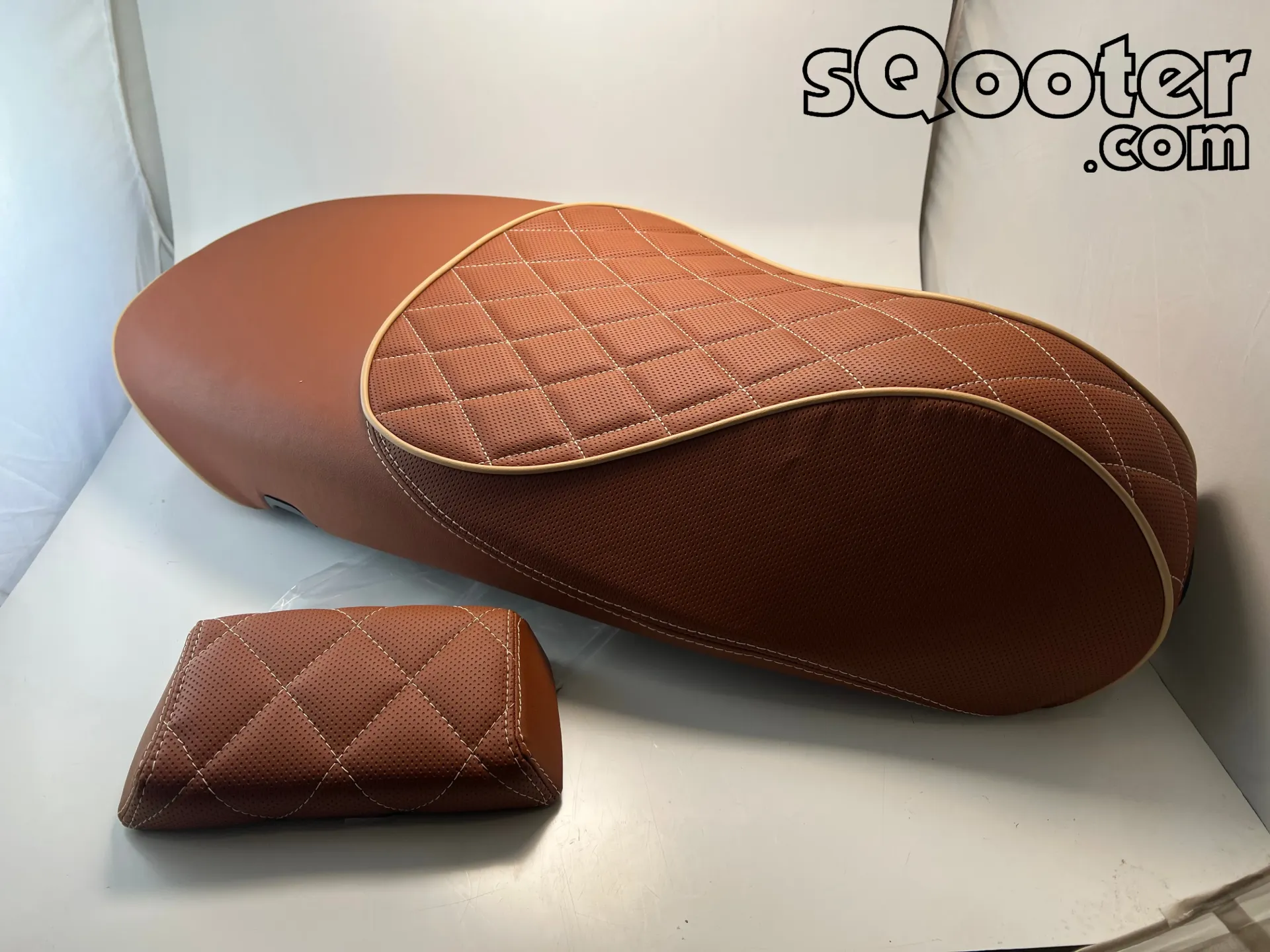 Sitzbank Evo Duo Elegante Braun mit Beigen Keder und Nähten für Primavera 50/125 + Polsterung für Topcase